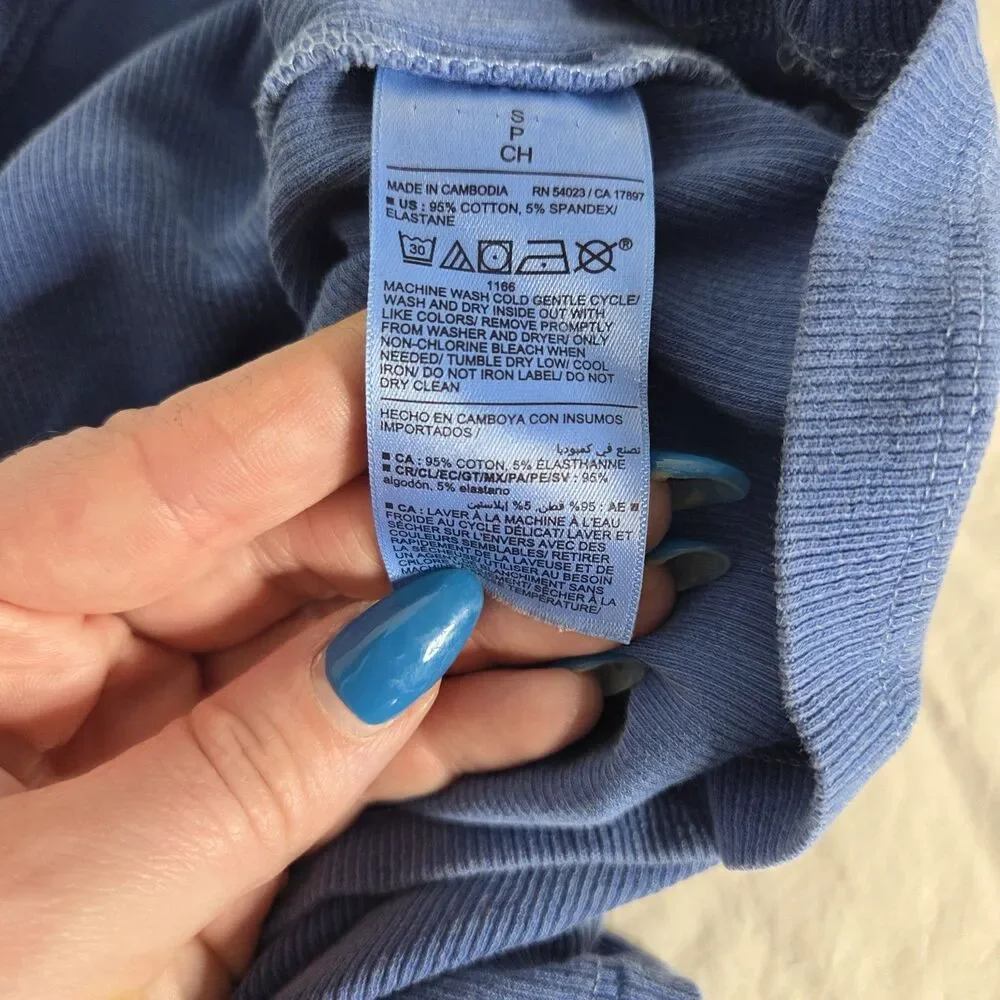 Size Small Old Navy Ribbed Blue T-Shirt